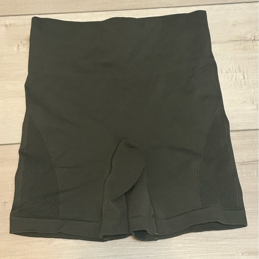 Lululemon army green compression Shorts, size 4